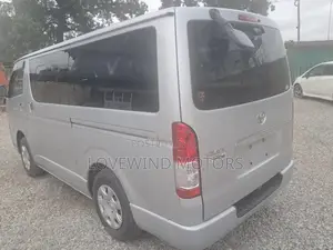 Toyota HiAce 2015 Silver