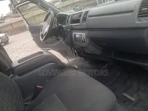 Toyota HiAce 2015 Silver