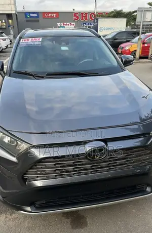 Toyota RAV4 XLE 2021 Black