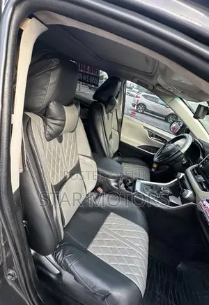 Toyota RAV4 XLE 2021 Black