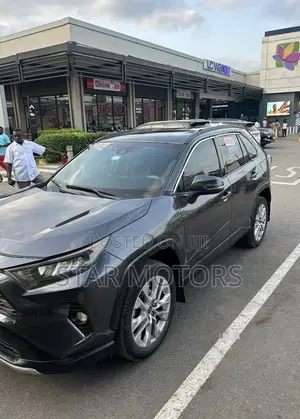 Toyota RAV4 XLE 2021 Black
