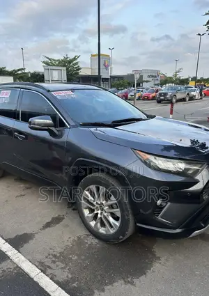 Toyota RAV4 XLE 2021 Black