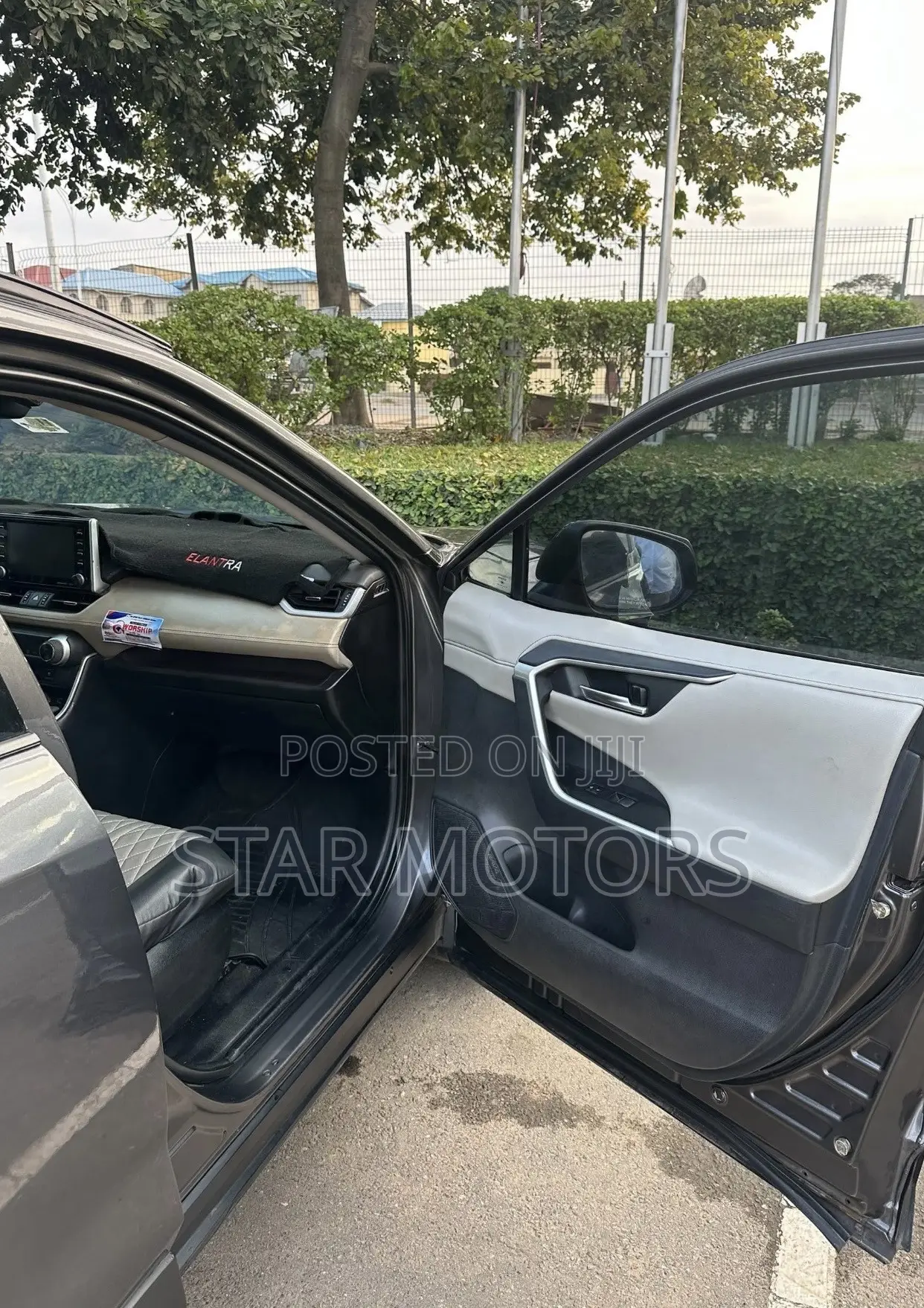Toyota RAV4 XLE 2021 Black
