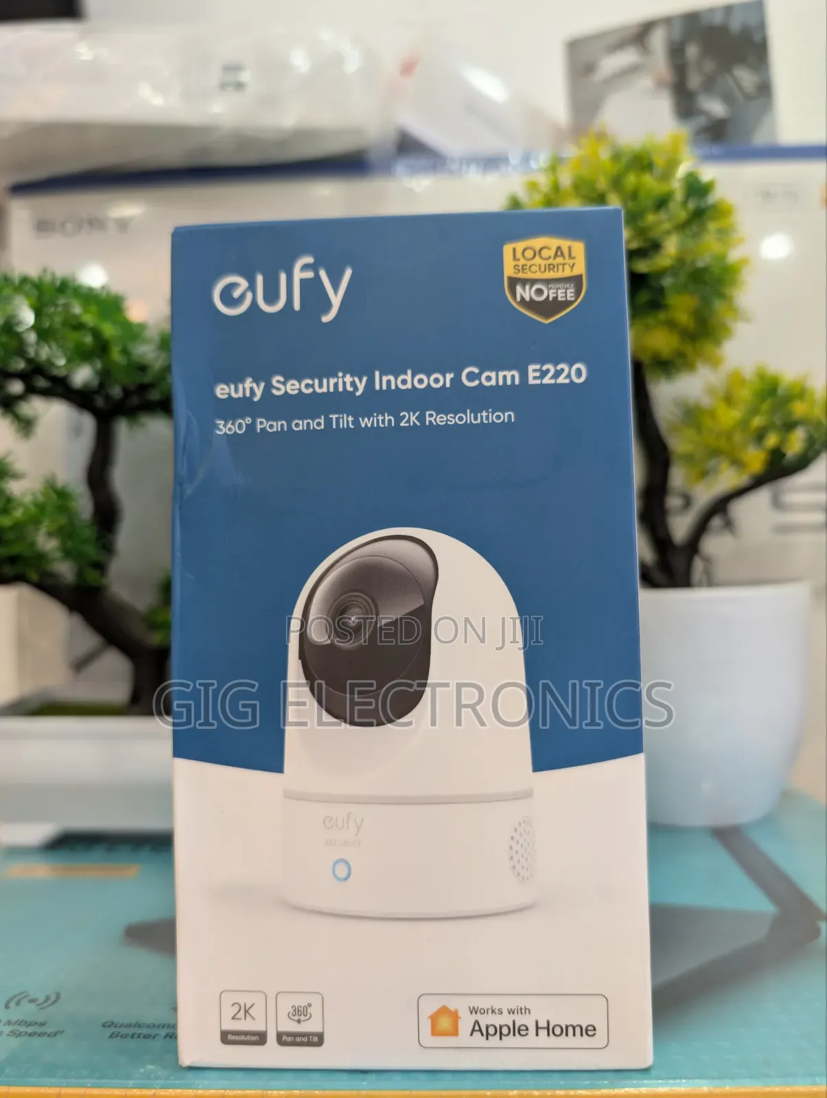 Eufy Indoor Cam E220, Wi‐Fi Plug‐in Home Security Cam
