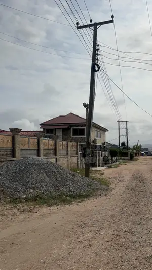 6bdrm House in West Hills Mall Area for sale