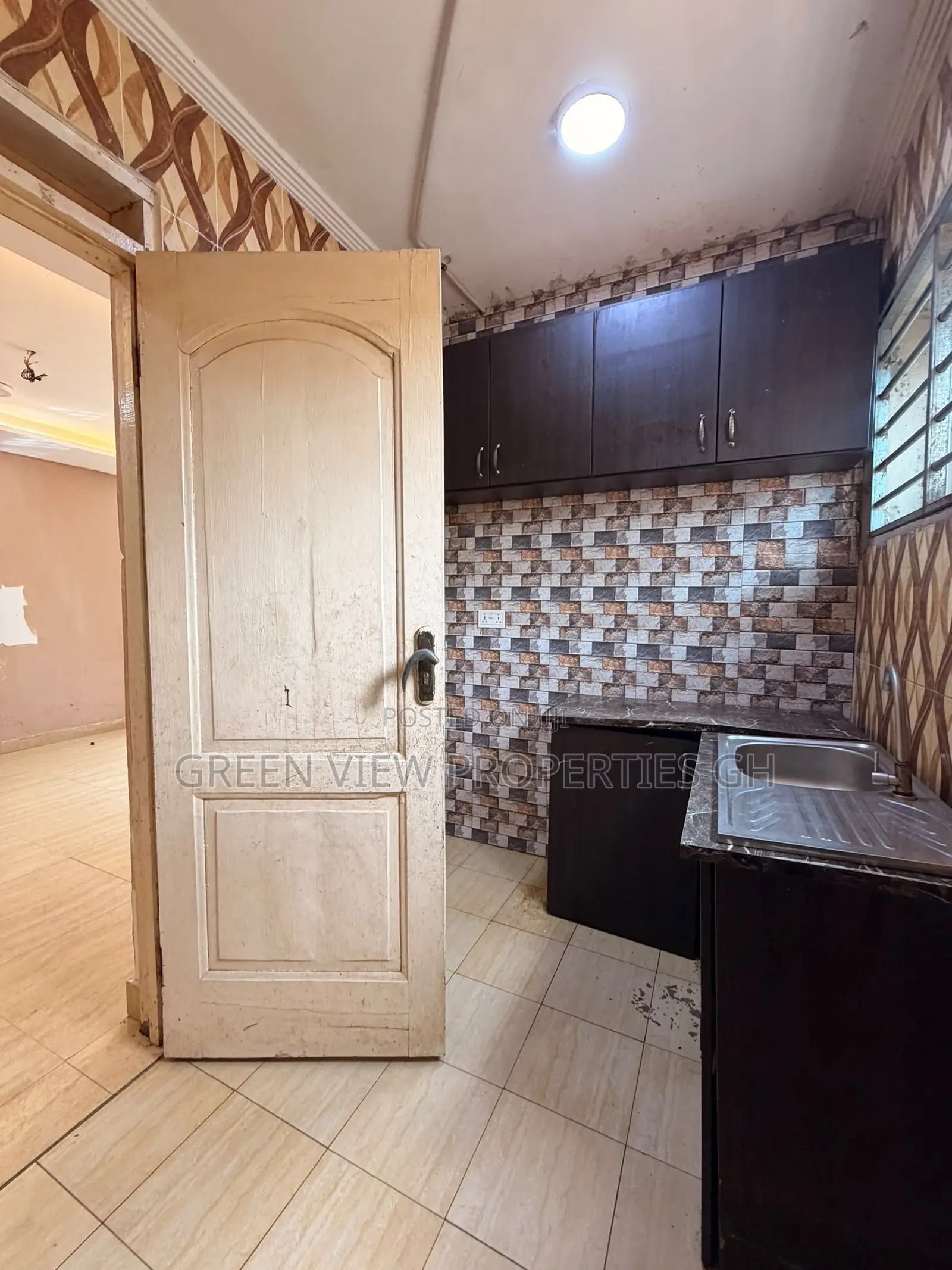 1bdrm Room & Parlour in West Hills Mall Area for rent