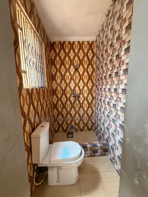 1bdrm Room & Parlour in West Hills Mall Area for rent