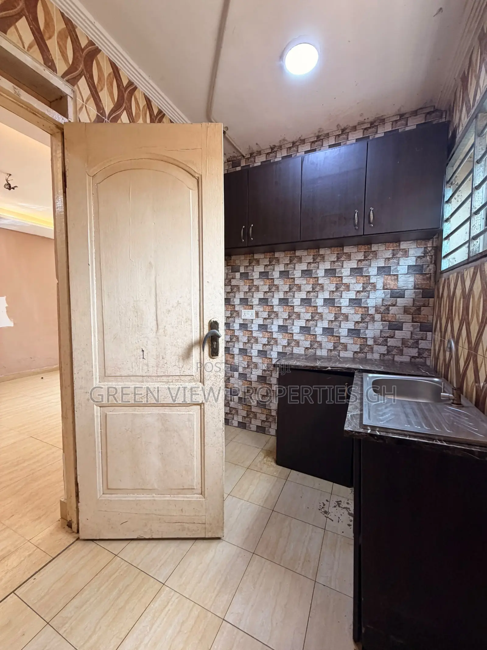 1bdrm Room & Parlour in West Hills Mall Area for rent