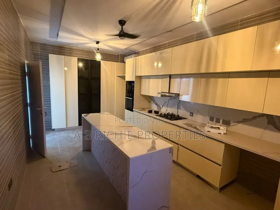 5bdrm House in Ab Richie Properties, Lartebiokorshie for rent
