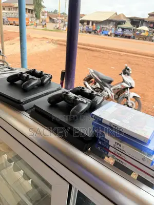 Ps 4 Slim. Very Neat