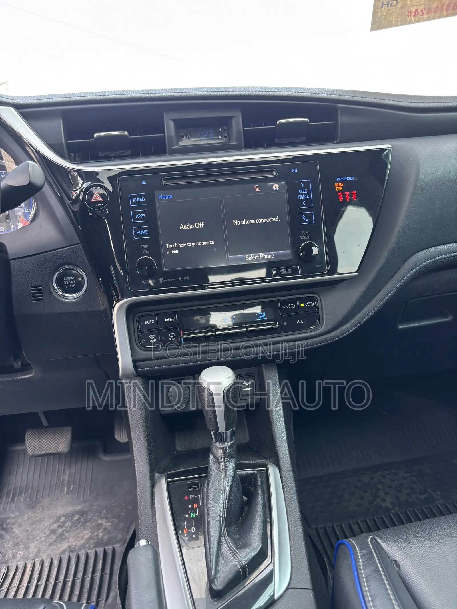 Toyota Corolla XSE (1.8L 4cyl 2A) 2018 Black