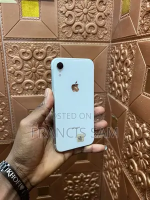 Apple iPhone XR 64 GB White