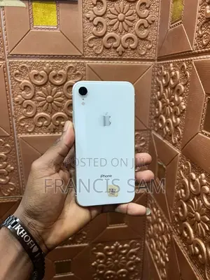 Apple iPhone XR 64 GB White