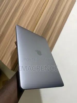 Laptop Apple MacBook Pro 2022 M2 8GB Apple M2 SSD 256GB