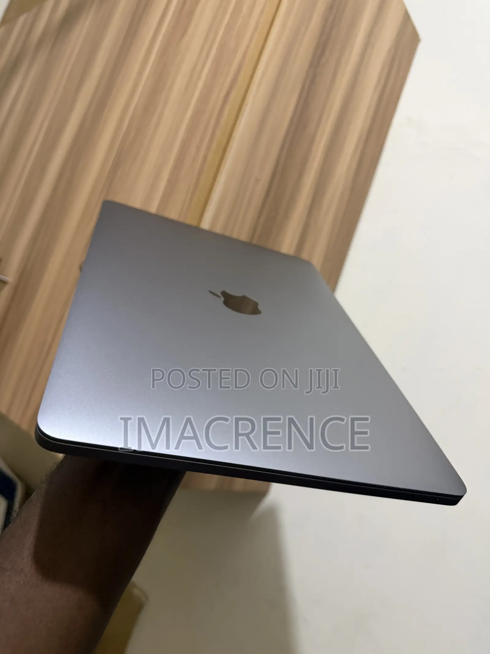 Laptop Apple MacBook Pro 2022 M2 8GB Apple M2 SSD 256GB