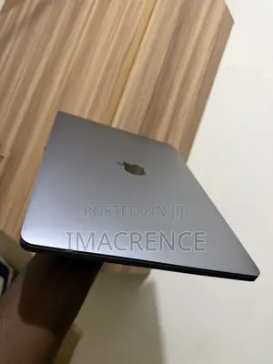 Laptop Apple MacBook Pro 2022 M2 8GB Apple M2 SSD 256GB