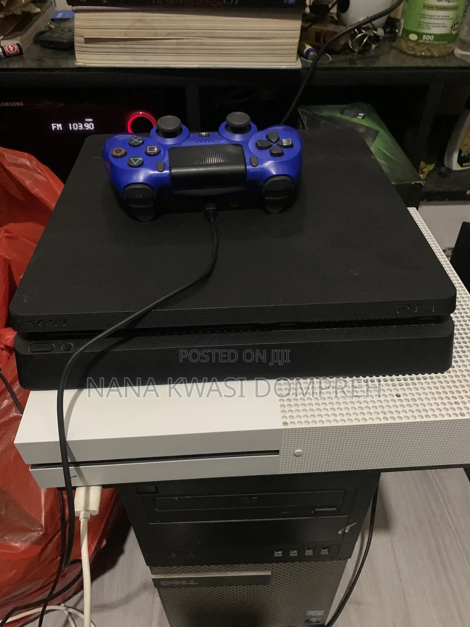 UK PLAYSTATION 4 Slim 1TB With Controller