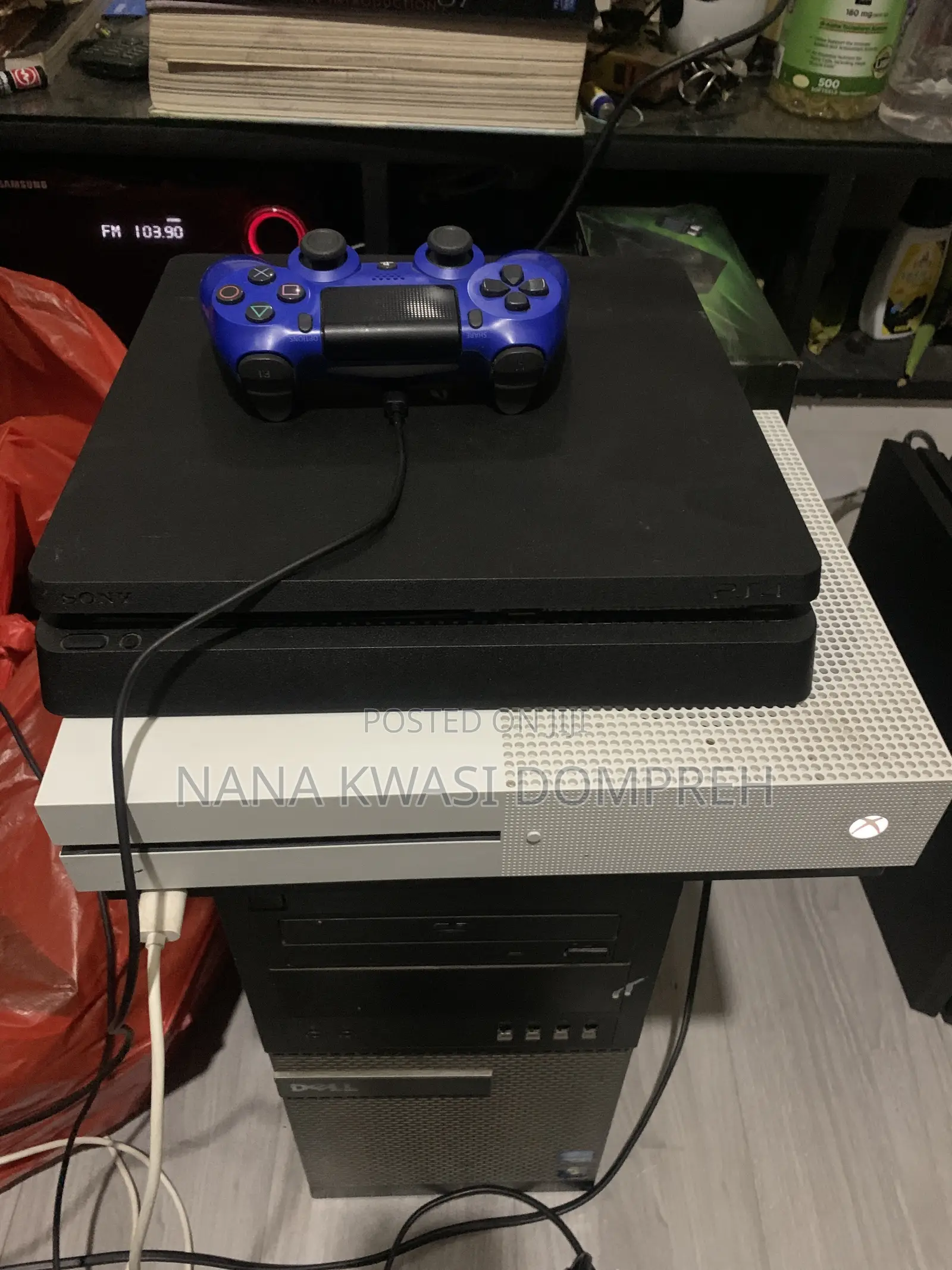 UK PLAYSTATION 4 Slim 1TB With Controller