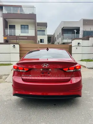 Hyundai Elantra SE Sedan FWD (2.0L 4cyl 6M) 2017 Red