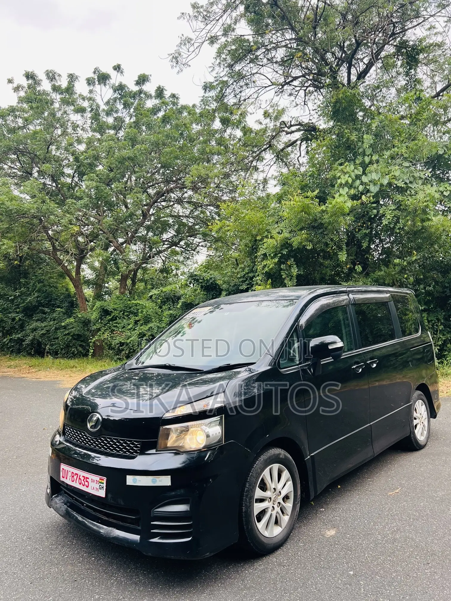Toyota Voxy X 2WD 8-Seater 2014 Black