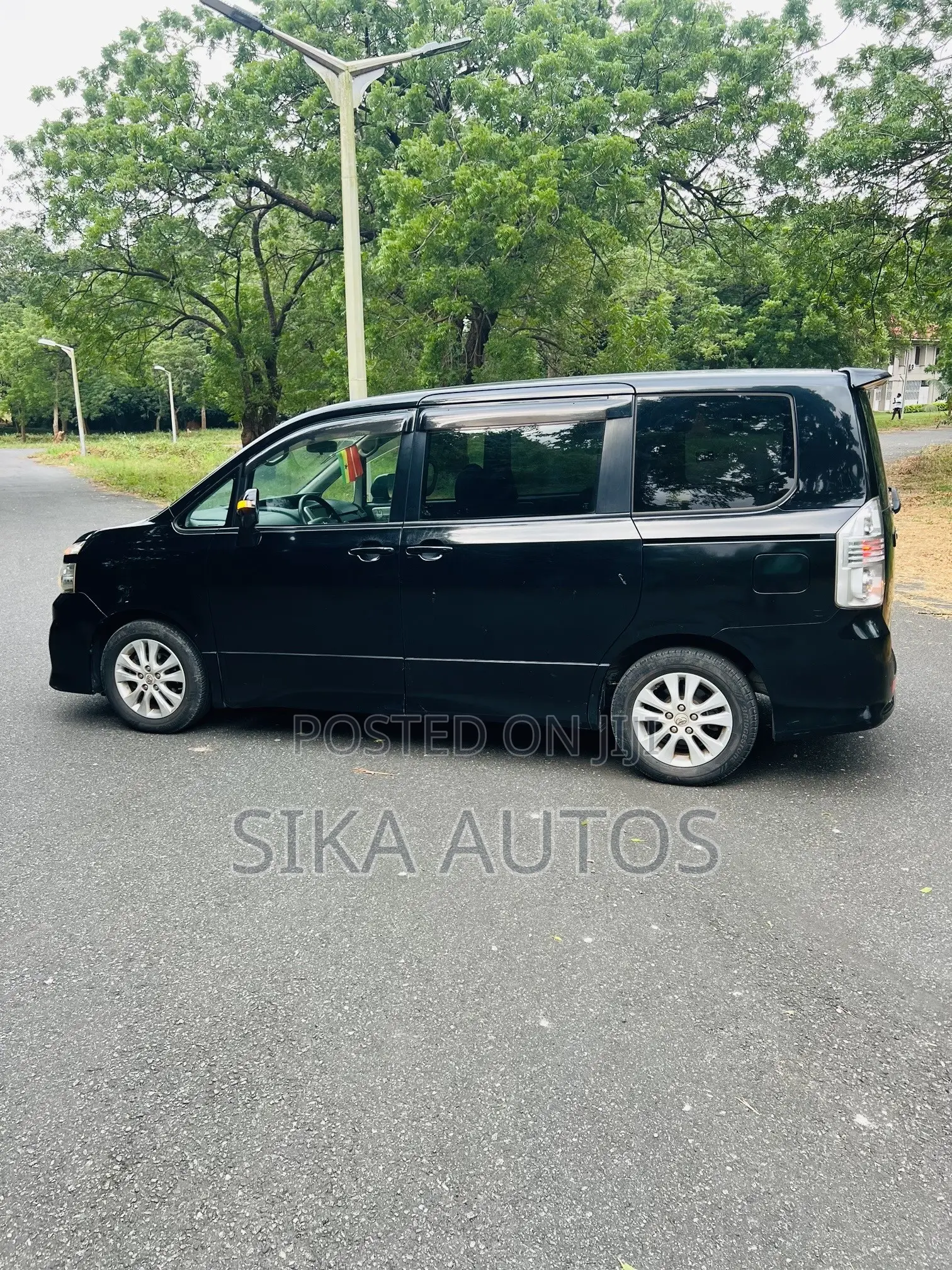 Toyota Voxy X 2WD 8-Seater 2014 Black