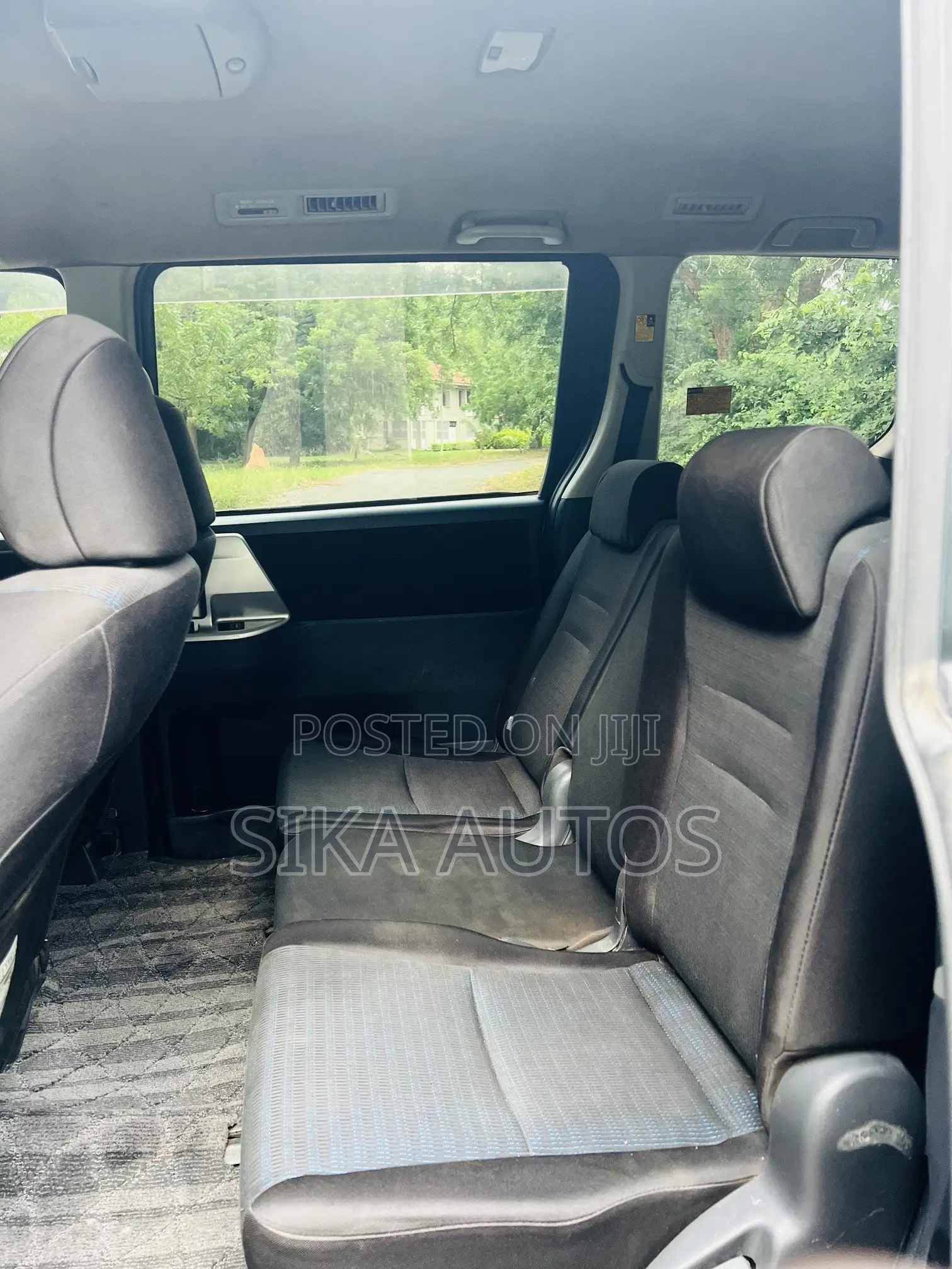 Toyota Voxy X 2WD 8-Seater 2014 Black