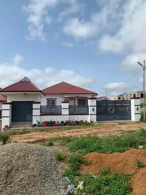 4bdrm House in Born To Pray Estate, Ejisu-Juaben Municipal for sale