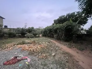 Titled Roadside Land at Oyarifa