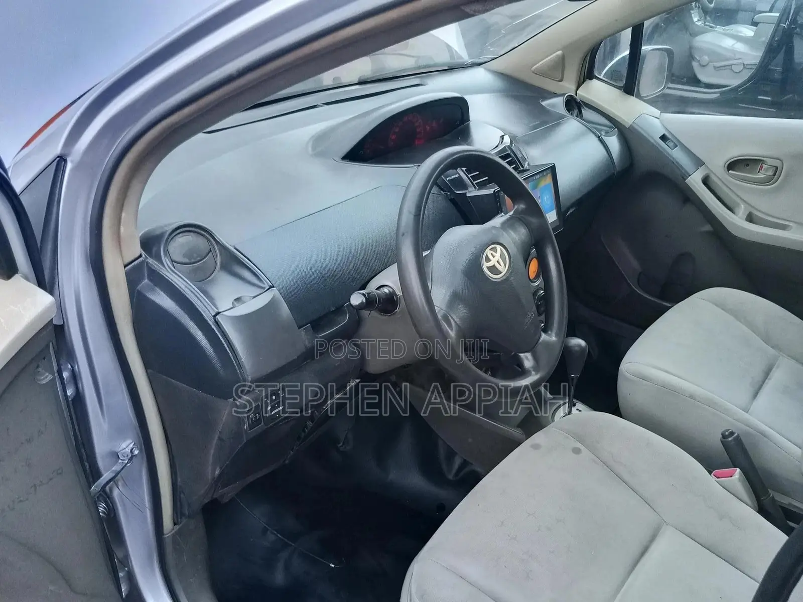 Toyota Vitz 2010 Gray