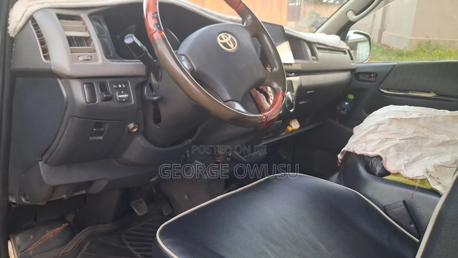 Toyota HiAce 2010 Blue
