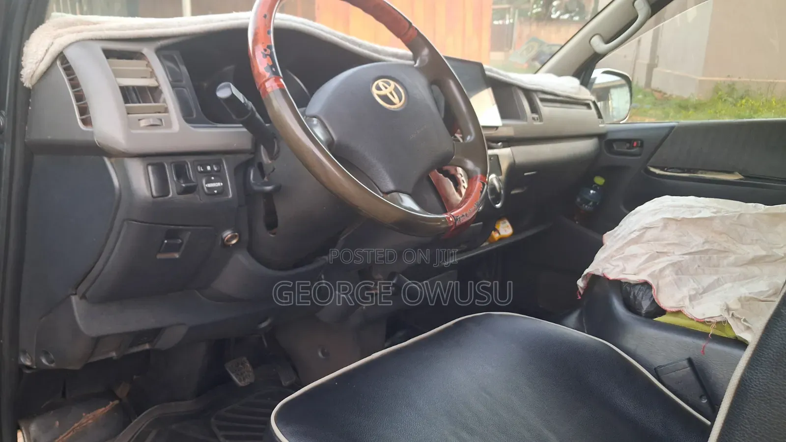 Toyota HiAce 2010 Blue