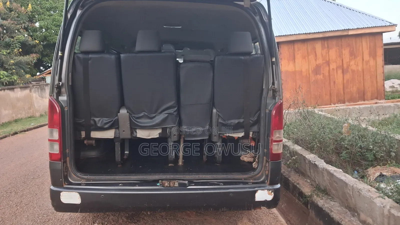 Toyota HiAce 2010 Blue
