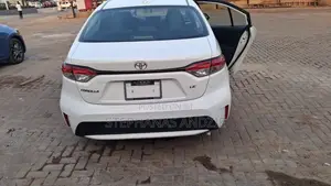 Toyota Corolla LE 2020 White