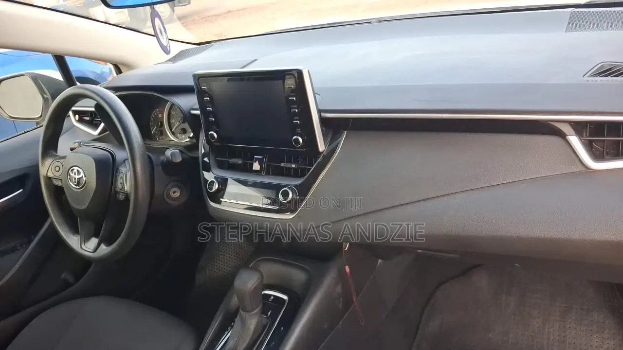 Toyota Corolla LE 2020 White