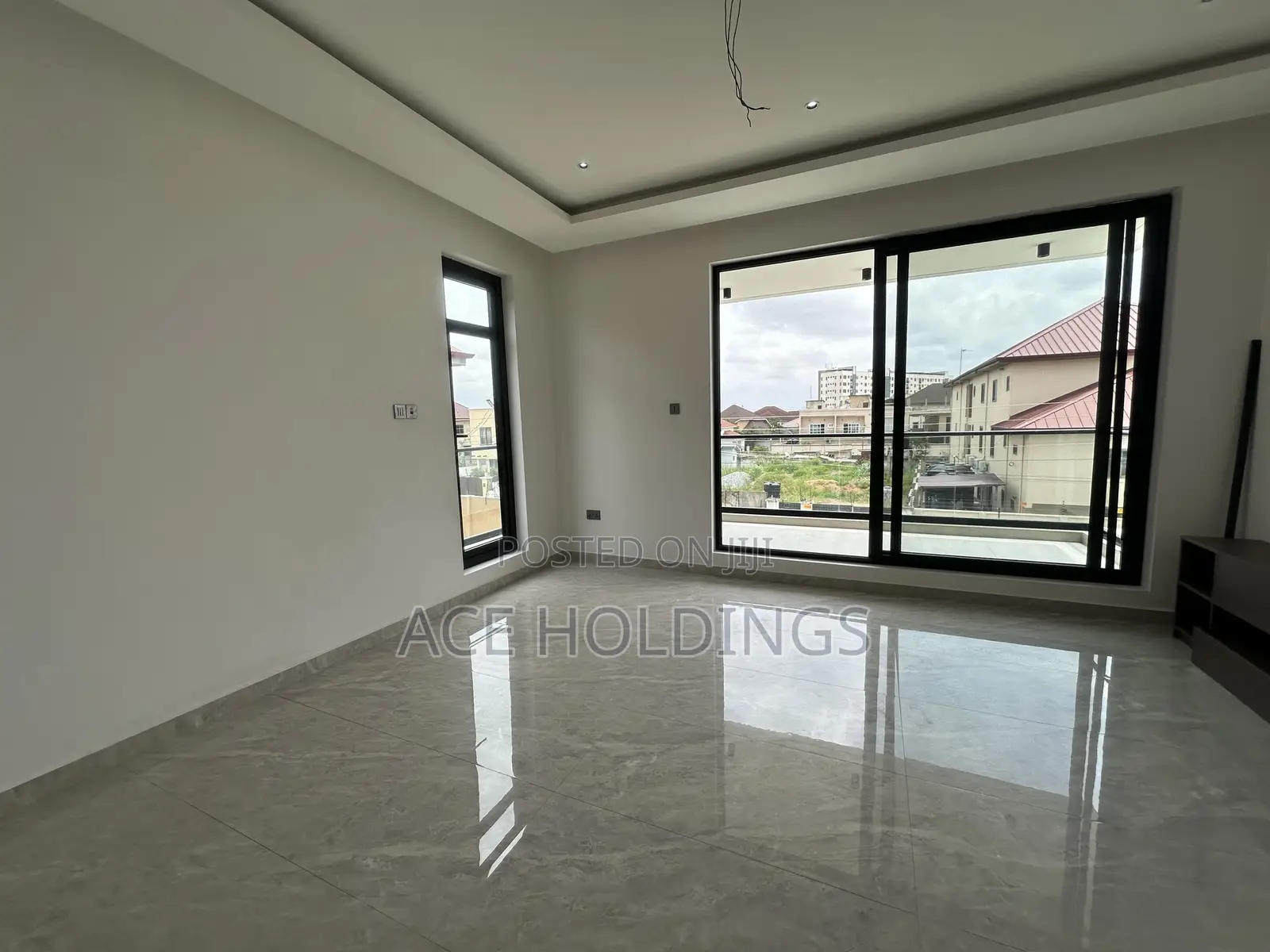 4bdrm Mansion in Adjiringanor, Adjiriganor for sale
