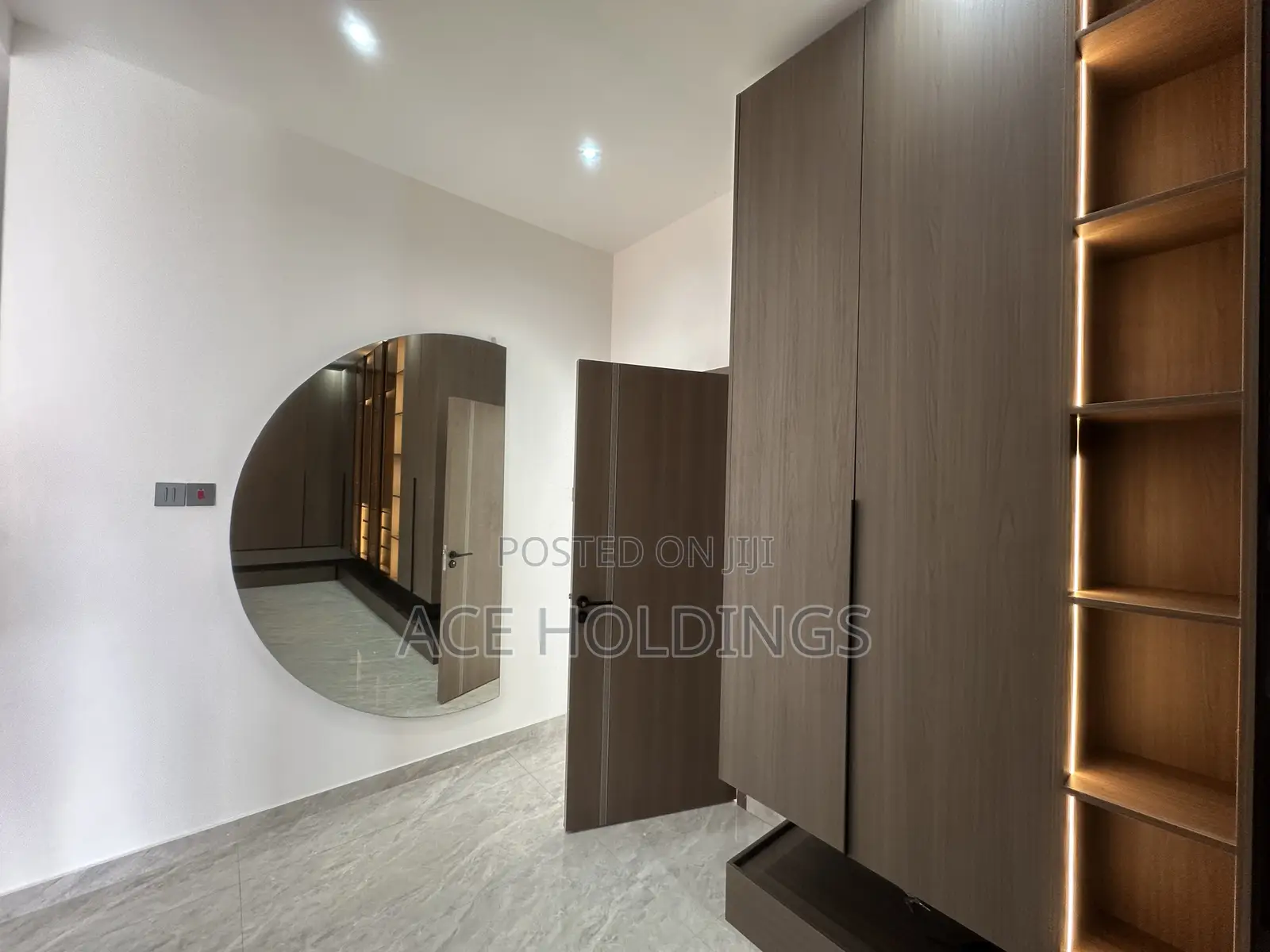 4bdrm Mansion in Adjiringanor, Adjiriganor for sale
