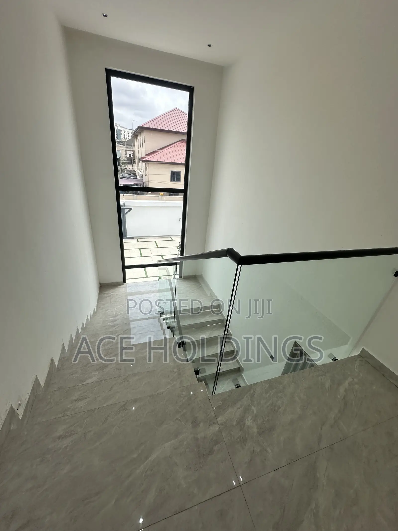4bdrm Mansion in Adjiringanor, Adjiriganor for sale