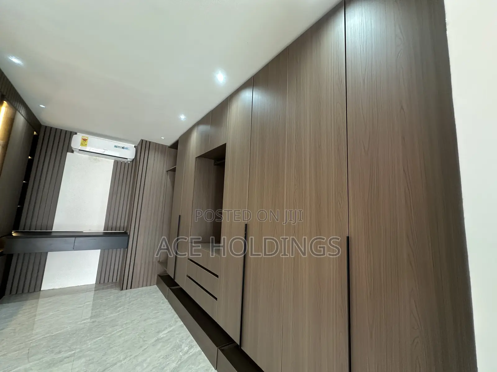 4bdrm Mansion in Adjiringanor, Adjiriganor for sale