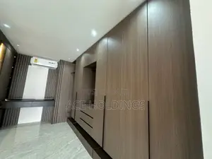 4bdrm Mansion in Adjiringanor, Adjiriganor for sale