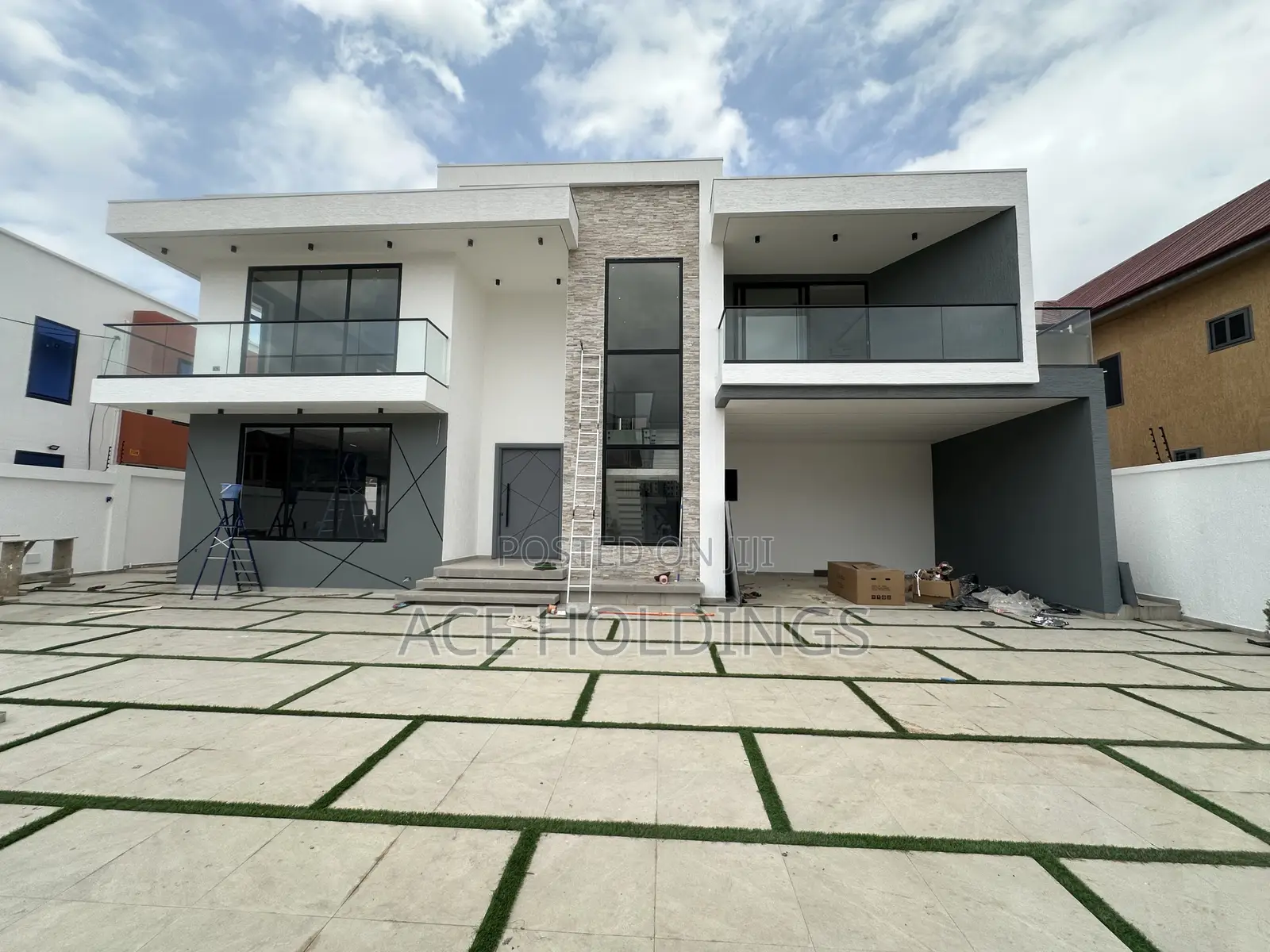 4bdrm Mansion in Adjiringanor, Adjiriganor for sale