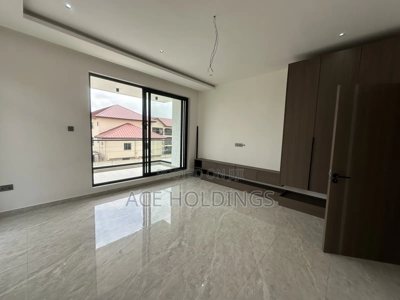 4bdrm Mansion in Adjiringanor, Adjiriganor for sale
