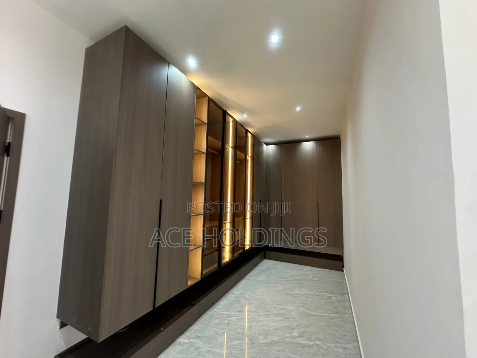 4bdrm Mansion in Adjiringanor, Adjiriganor for sale