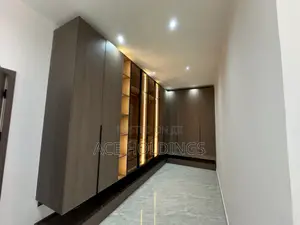 4bdrm Mansion in Adjiringanor, Adjiriganor for sale