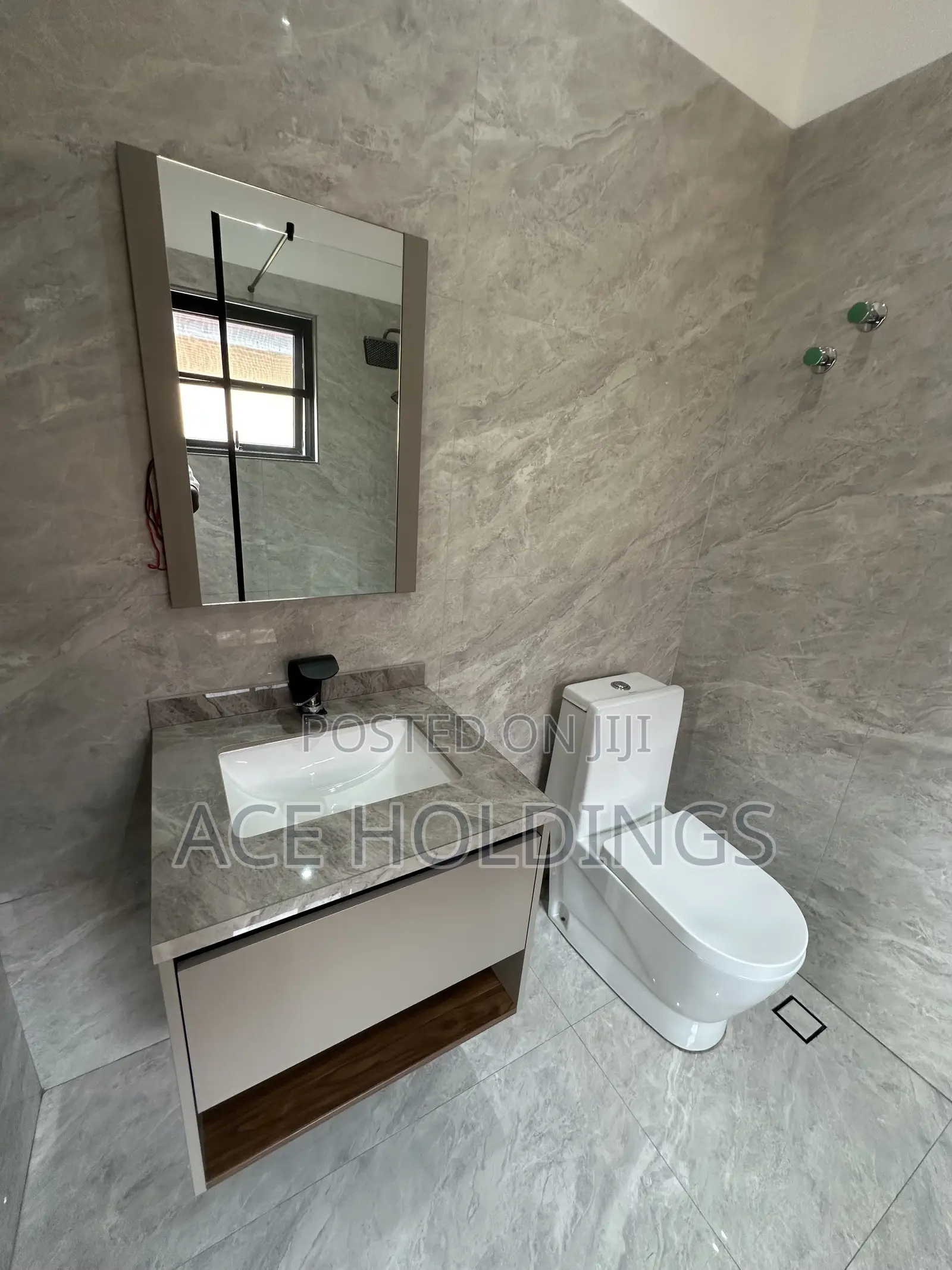 4bdrm Mansion in Adjiringanor, Adjiriganor for sale
