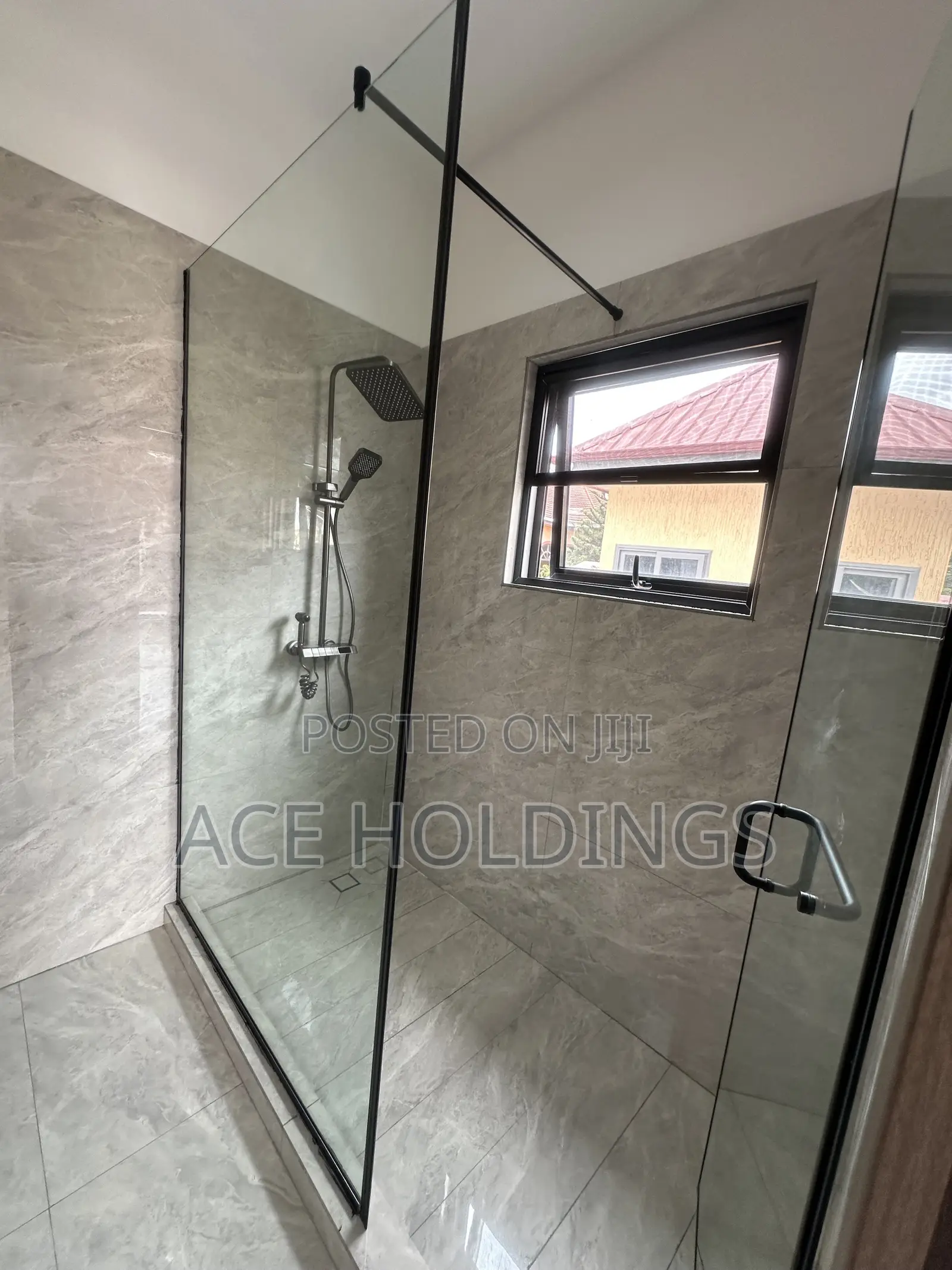 4bdrm Mansion in Adjiringanor, Adjiriganor for sale
