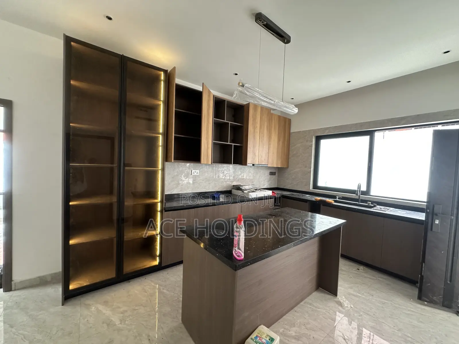 4bdrm Mansion in Adjiringanor, Adjiriganor for sale