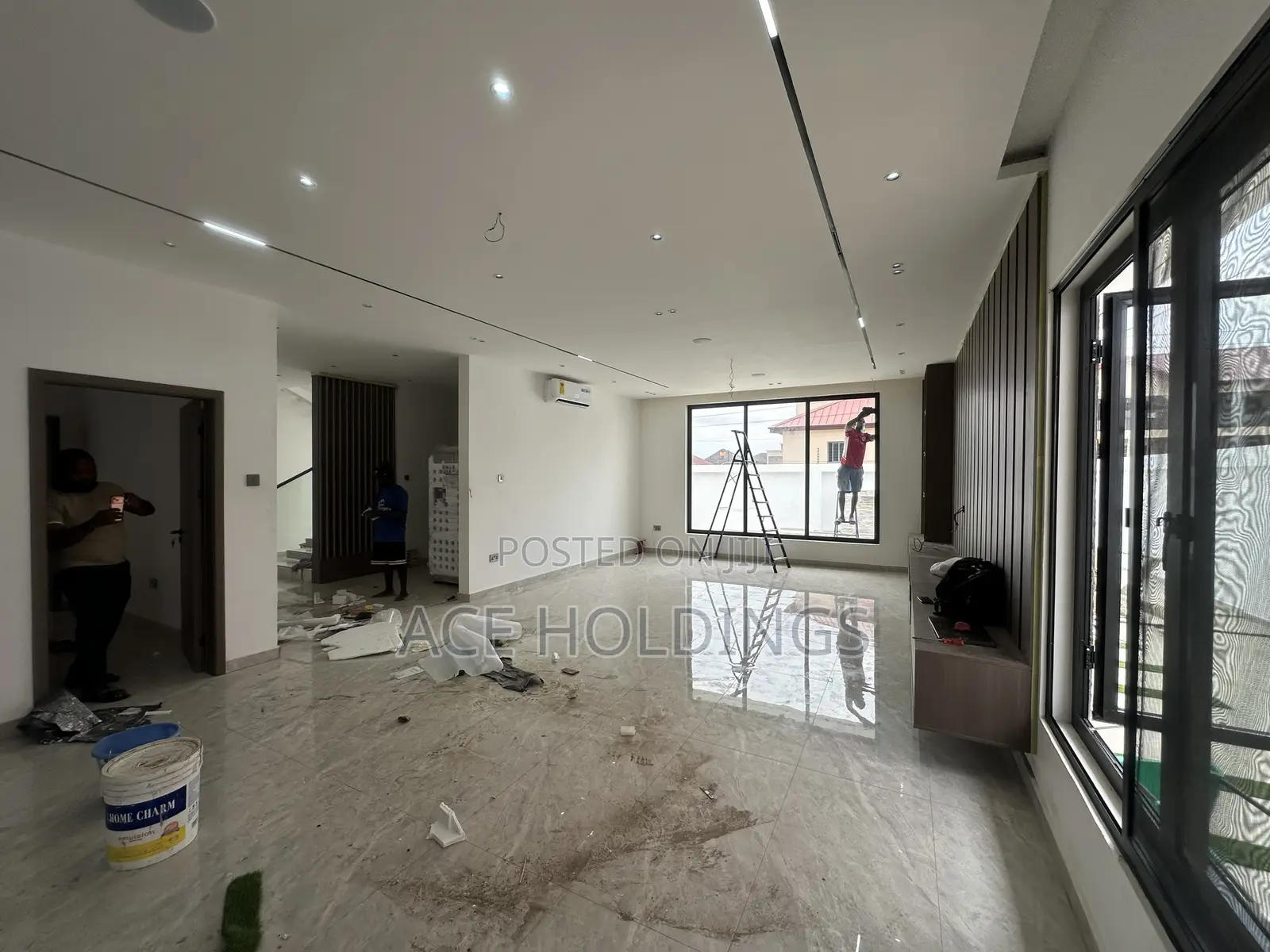 4bdrm Mansion in Adjiringanor, Adjiriganor for sale