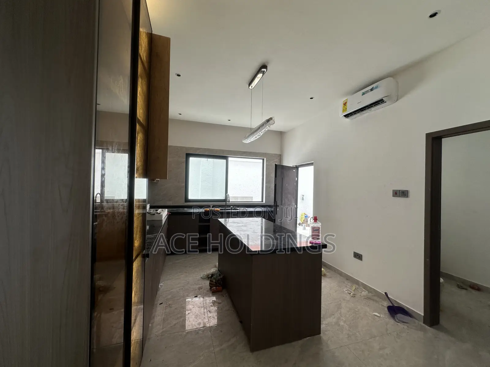 4bdrm Mansion in Adjiringanor, Adjiriganor for sale
