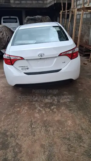 Toyota Corolla LE 4dr Sedan (1.8L 4cyl CVT) 2016 White