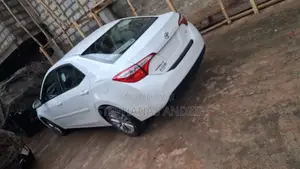 Toyota Corolla LE 4dr Sedan (1.8L 4cyl CVT) 2016 White